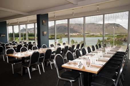Lunch and dinner served, local and international cuisine. Hotel Selfoss