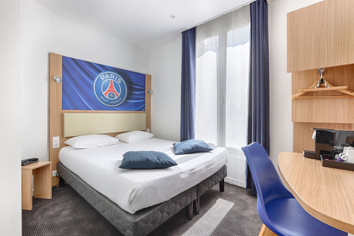 1 bedroom, desk, free wifi, bed sheets