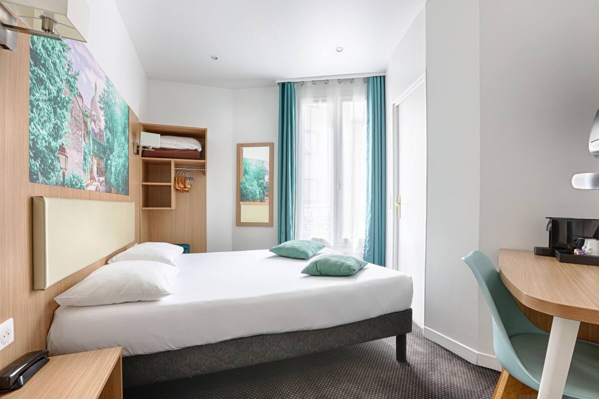 double room, 1 double bed | 1 bedroom, desk, free wifi, bed sheets