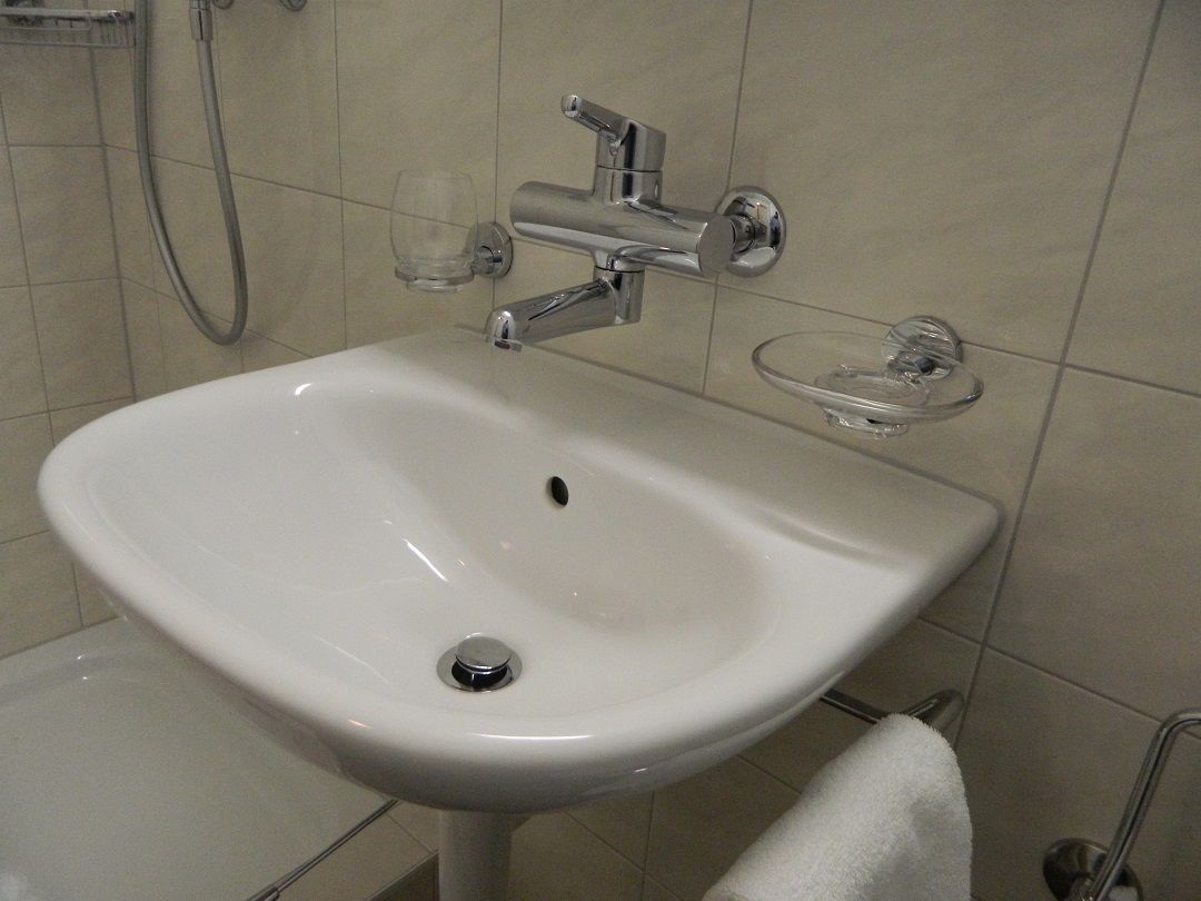 Apartment | Bathroom | Shower, free toiletries, hair dryer, towels