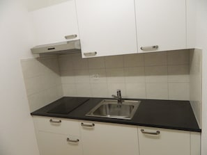 Căn hộ (Studio) | Bếp riêng | Tủ lạnh, lò vi sóng, bếp nấu, ấm điện 