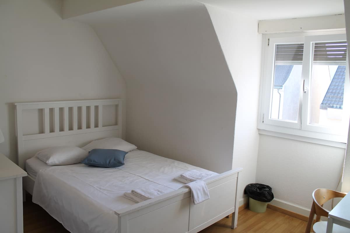Basic Double Room, Shared Bathroom | Seterika/papan seterika, Wi-fi percuma, cadar katil
