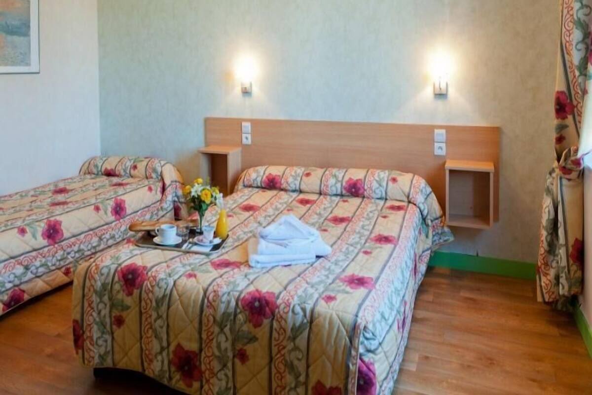 Standard Twin Room | Desk, soundproofing, iron/ironing board, free WiFi