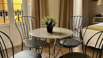 1 habitación, ropa de cama de alta calidad y minibar