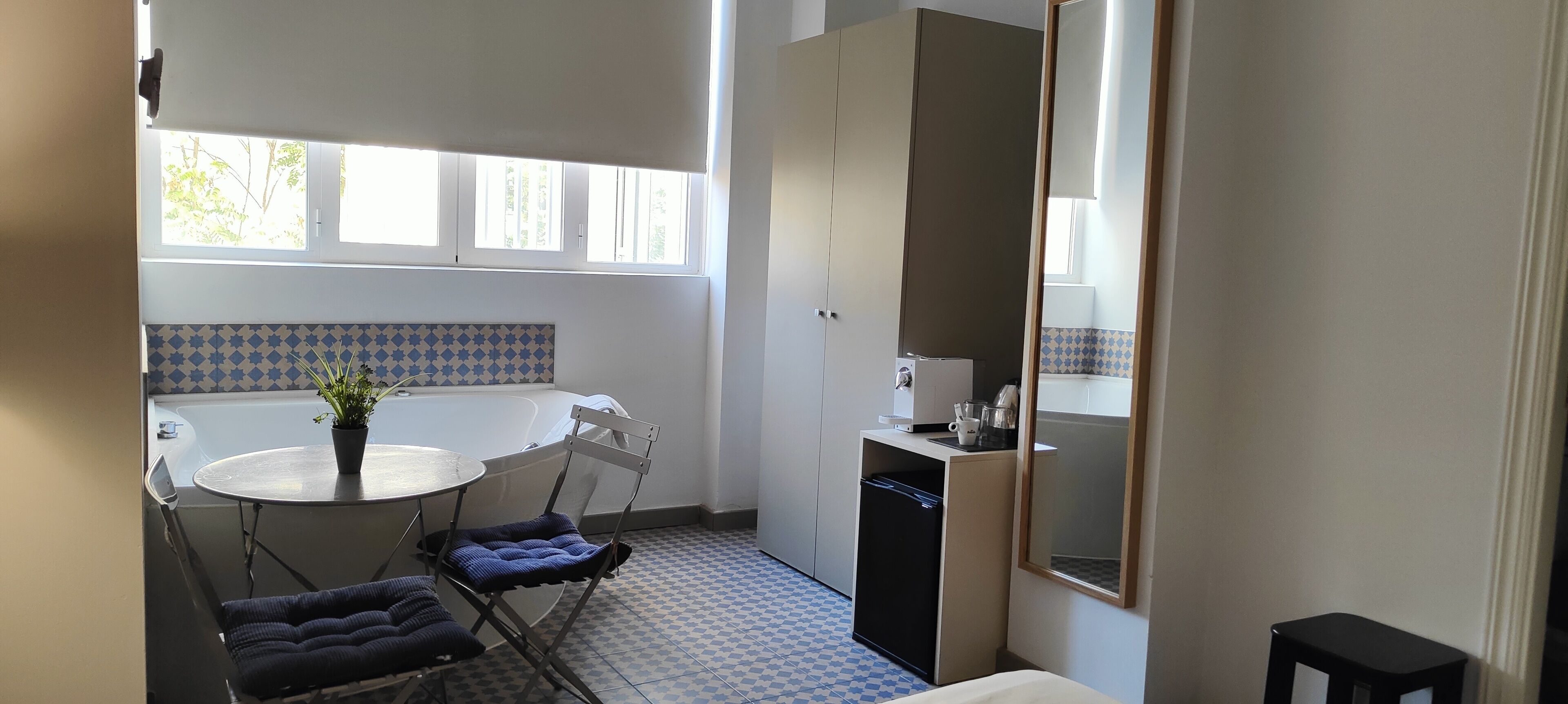 romantic double room, 1 bedroom, hot tub | 1 bedroom, premium bedding, minibar, in-room safe