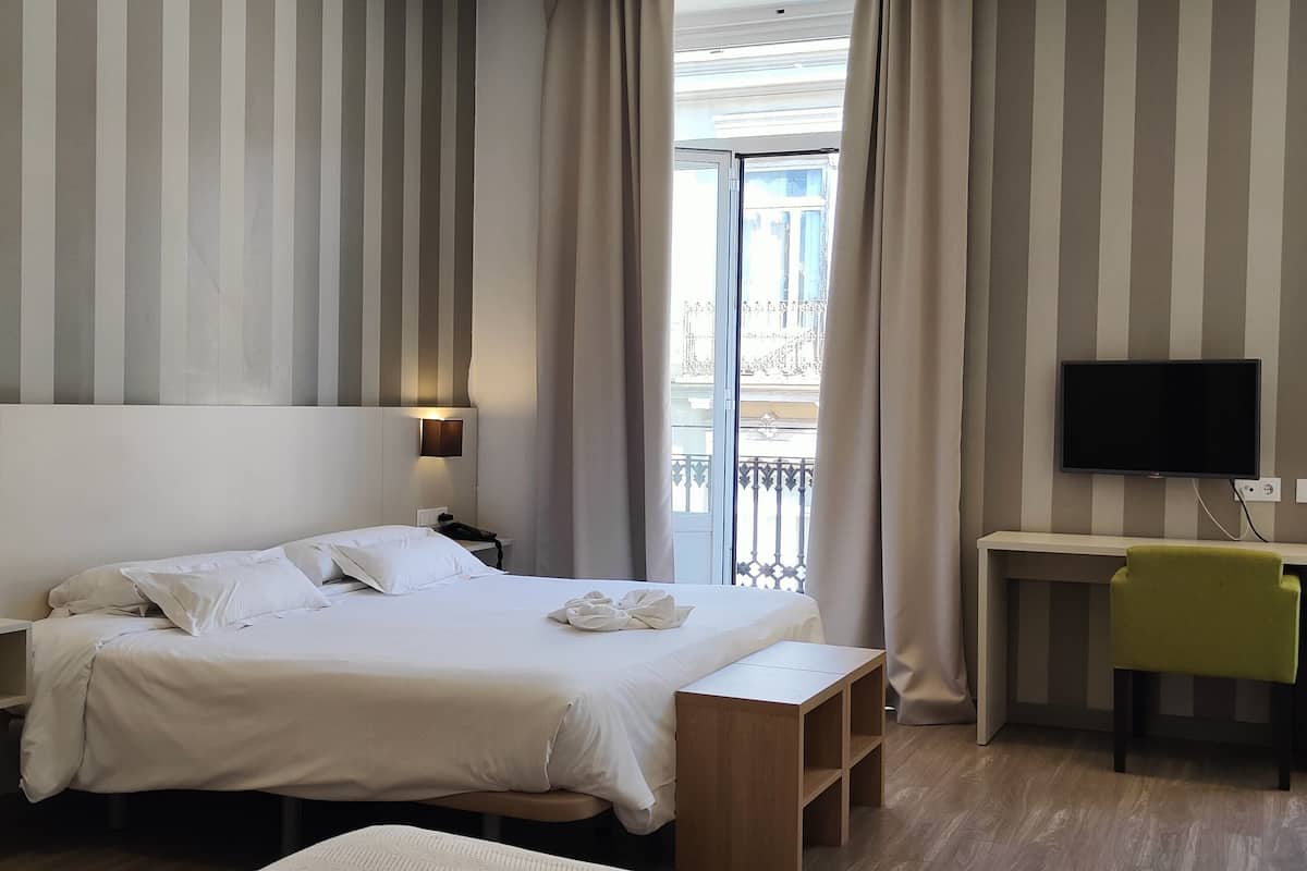 Deluxe Loft, City View | Premium bedding, minibar, in-room safe, desk
