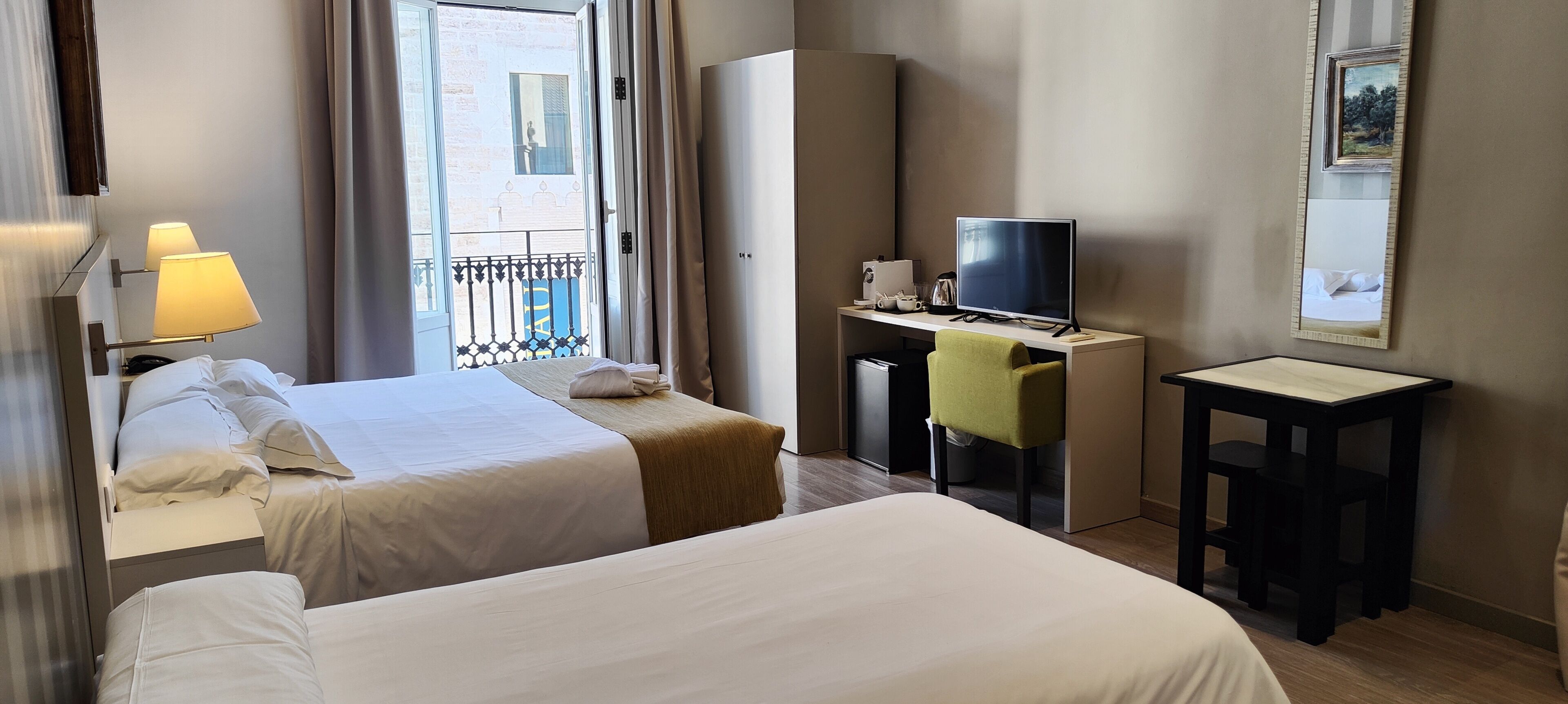 family room, city view | city view