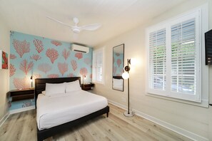 In-room safe, blackout drapes, iron/ironing board, free WiFi - Tranquility Guest House  (Key West)