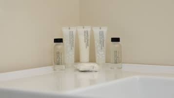 Standard Room, 1 Queen Bed, Private Bathroom (Self check-in) | Bathroom amenities