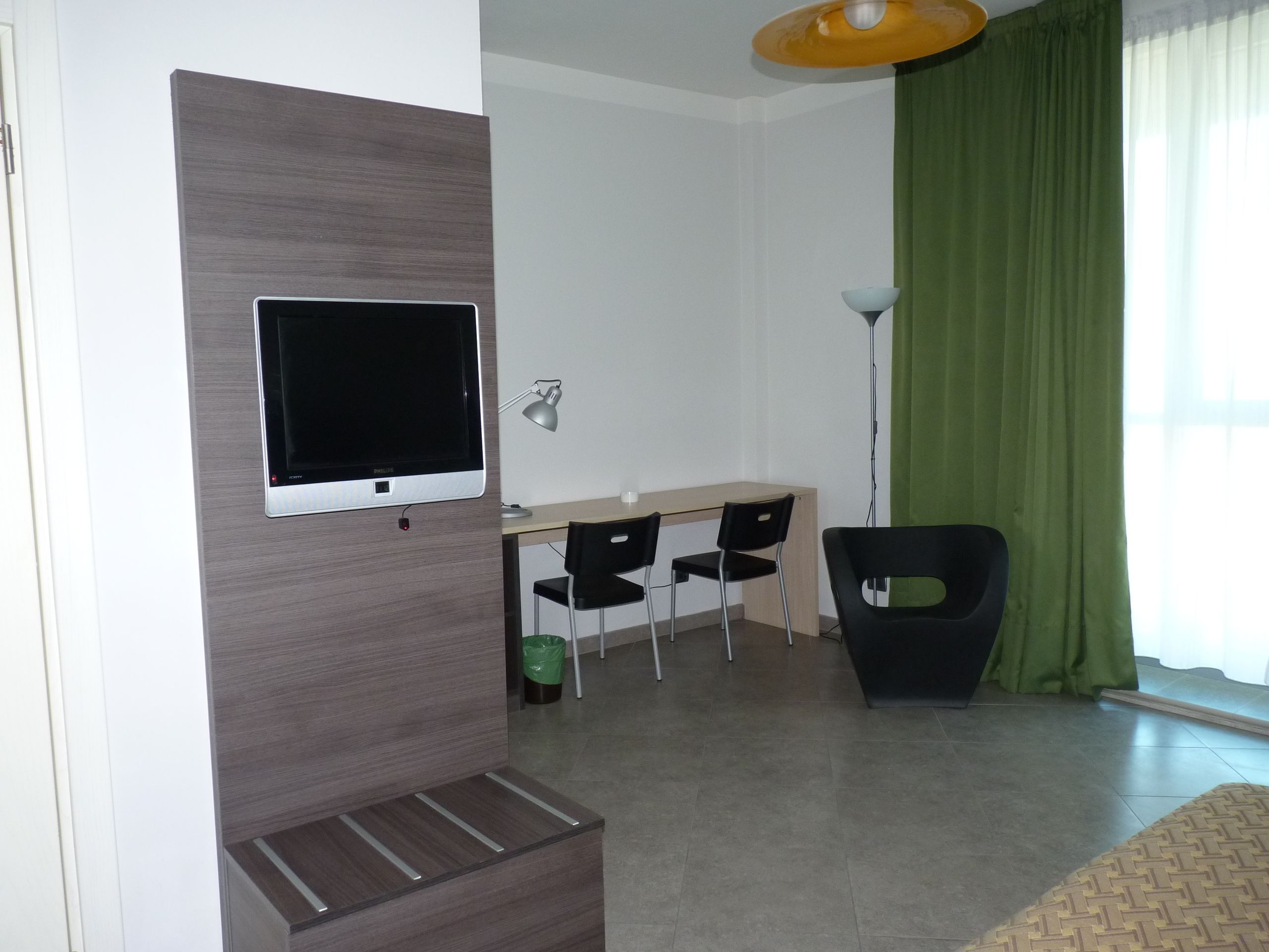 standard double room | 1 bedroom, minibar, in-room safe, desk