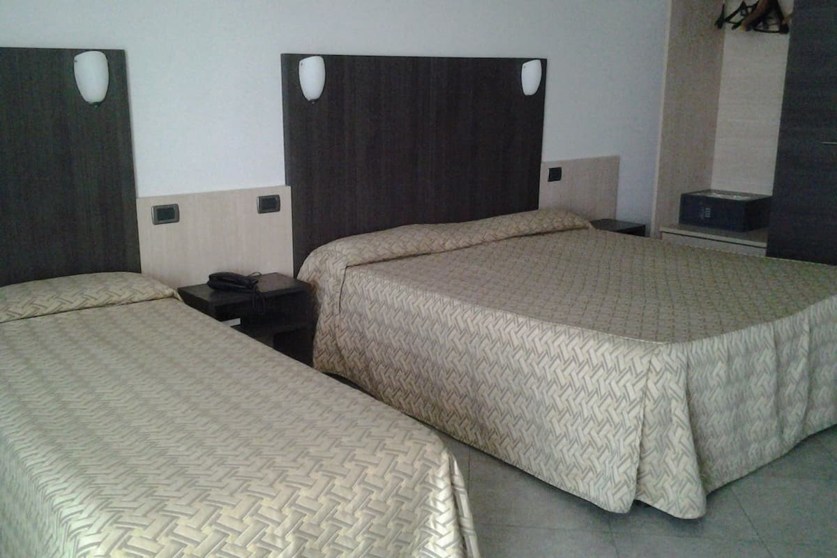 1 habitación, minibar, caja de seguridad en la habitación y escritorio
