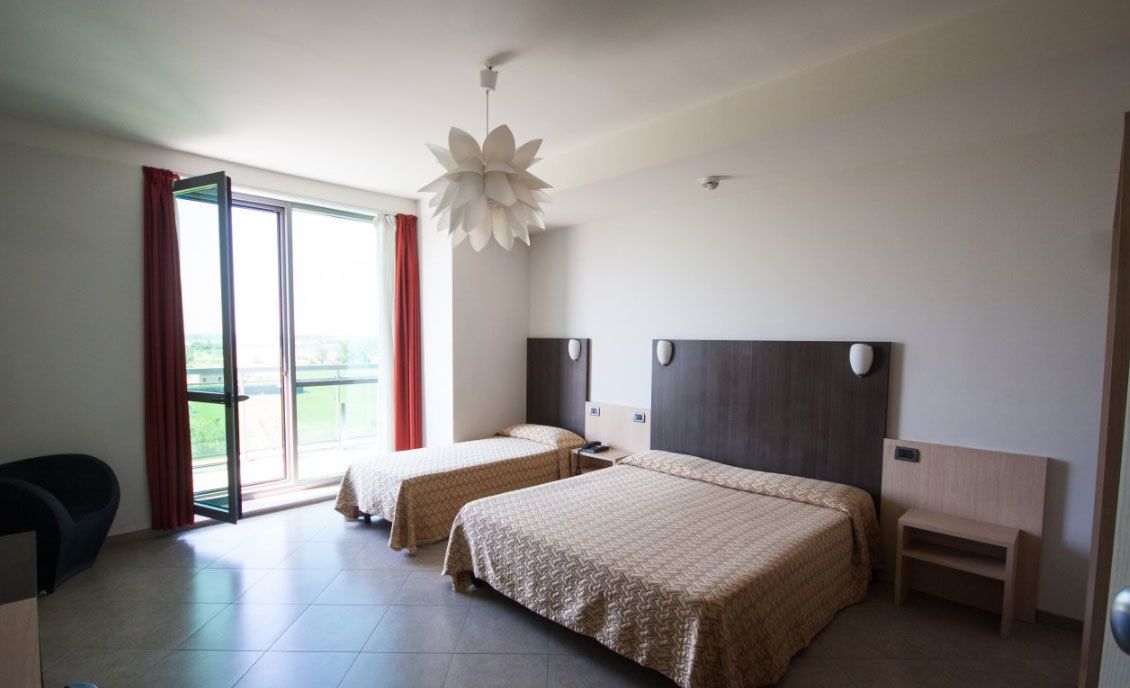 standard triple room | 1 bedroom, minibar, in-room safe, desk