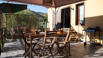 コンフォート アパートメント 2 ベッドルーム (Pioppi) | テラス / パティオ