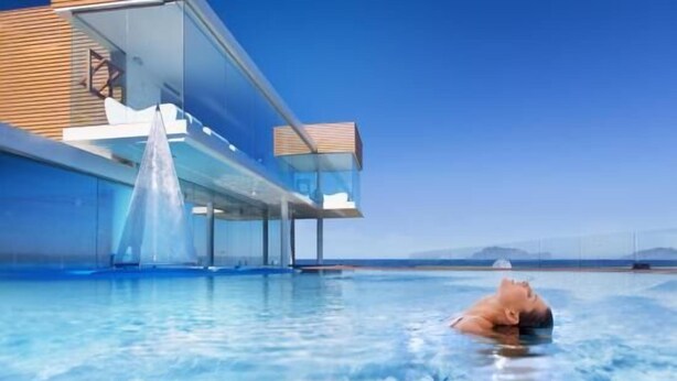 A modern hotel with a pool, a waterfall feature, and a clear view of the ocean. - Villa Tresino Appartamenti B&B (Castellabate)