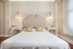 Chambre supérieure double | Literie de qualité, couette en duvet, décor unique, ameublement unique