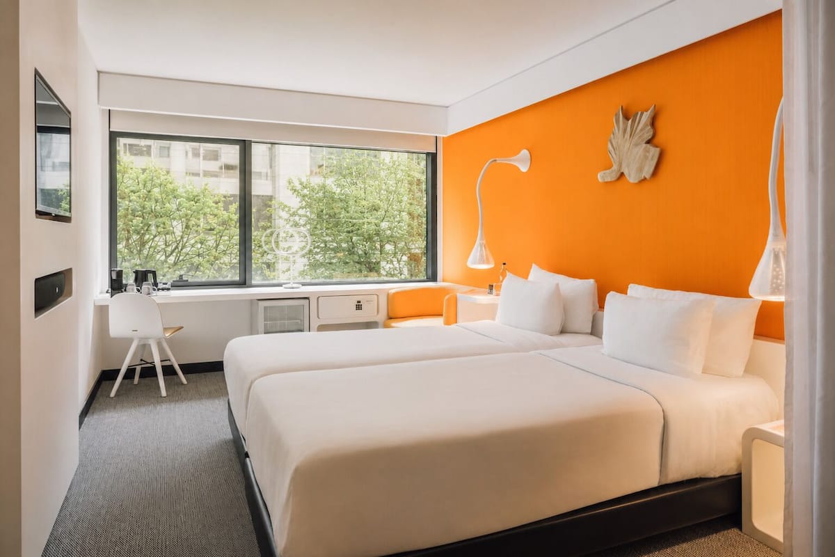City-Doppel- oder -Zweibettzimmer, Stadtblick (COOL) | Hochwertige Bettwaren, Zimmersafe, Schreibtisch, schallisolierte Zimmer