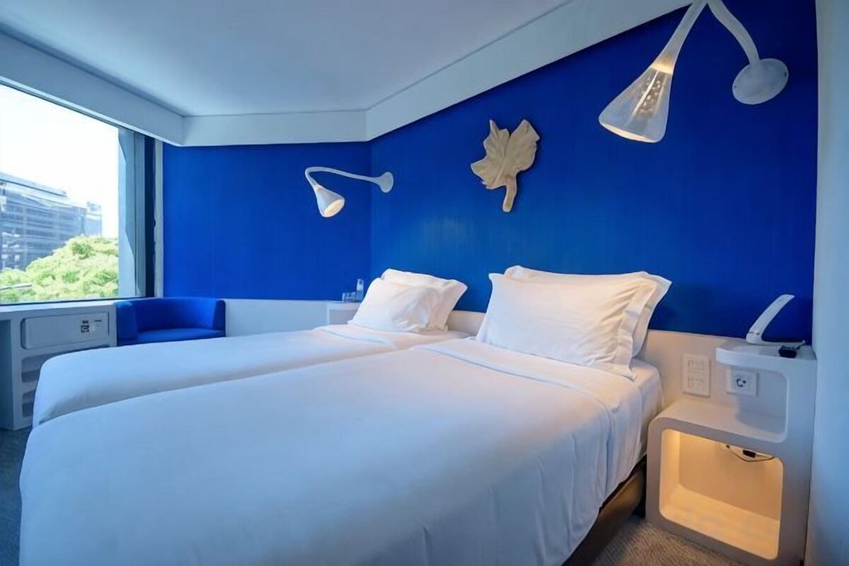 Premium bedding, minibar, in-room safe, desk