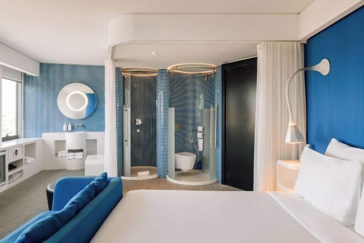 Ropa de cama de alta calidad, minibar, caja fuerte y escritorio