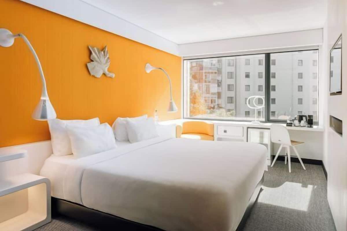 Ropa de cama de alta calidad, minibar, caja fuerte y escritorio