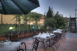 Lunch and dinner served, Regional cuisine - Hotel Italia Ristorante Pizzeria (Reggello)