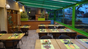 Outdoor dining - MetrHotel Basso Cambo (Toulouse)