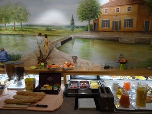 Petit déjeuner buffet servi tous les jours en supplément