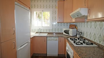 Villa, 3 Bedrooms | Private kitchen | Full-size fridge, microwave, stovetop, coffee/tea maker