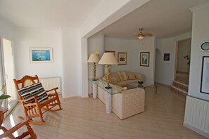 Villa, 4 Bedrooms | Living room
