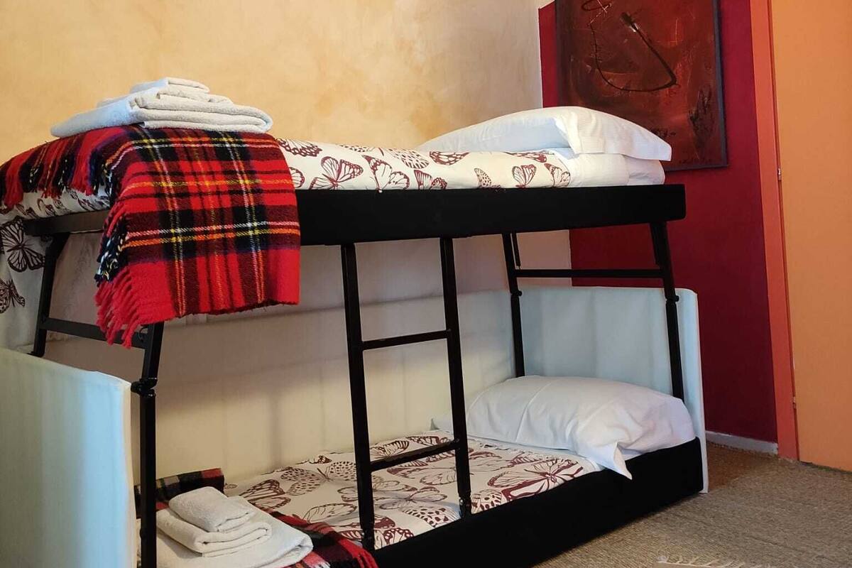 Basic Quadruple Room, Multiple Beds | Desk, soundproofing, WiFi (free)