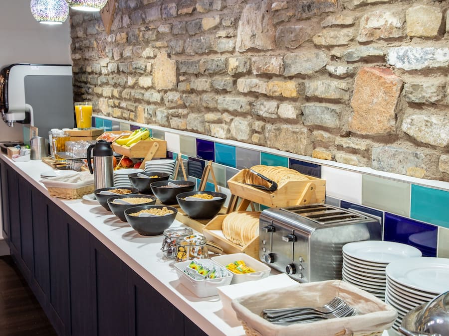 Daily buffet breakfast (GBP 12.95 per person)