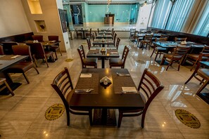 International cuisine - THE PARK HOTEL Formerly Al Jawhara Gardens (Dubai)