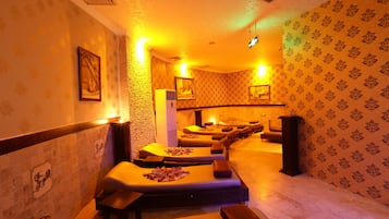 Sauna seca, sauna a vapor, banho turco/hammam, tratamentos corporais