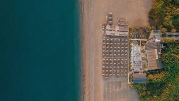 Private beach, sun-loungers, beach umbrellas, beach towels