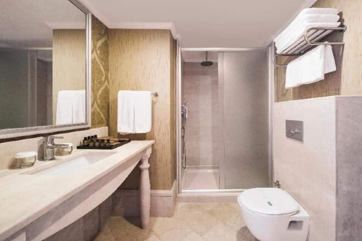 Bathroom | Free toiletries, hair dryer, bathrobes, slippers