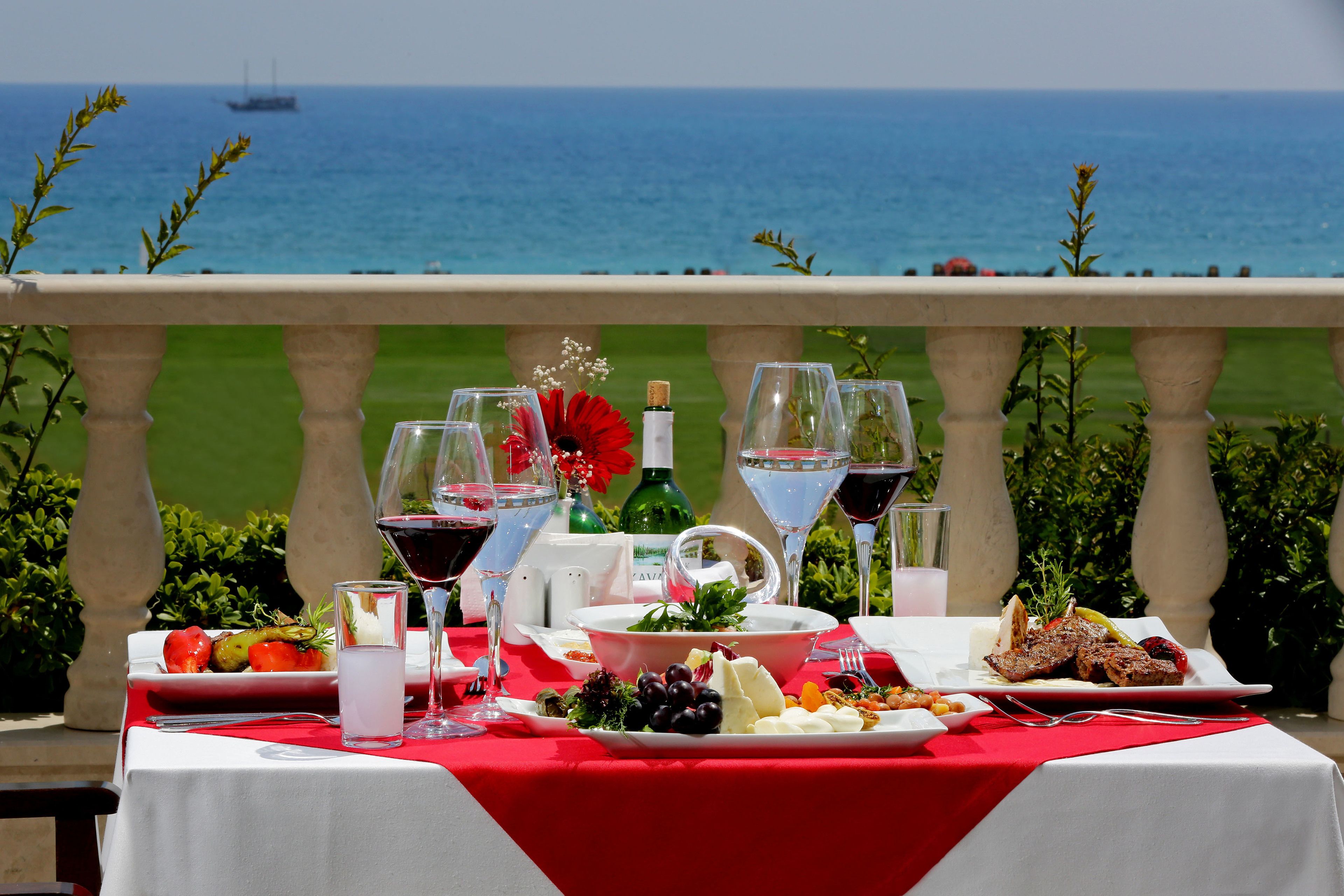 Breakfast, lunch, dinner served; international cuisine 