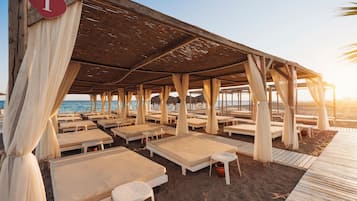 Private beach, sun-loungers, beach umbrellas, beach towels