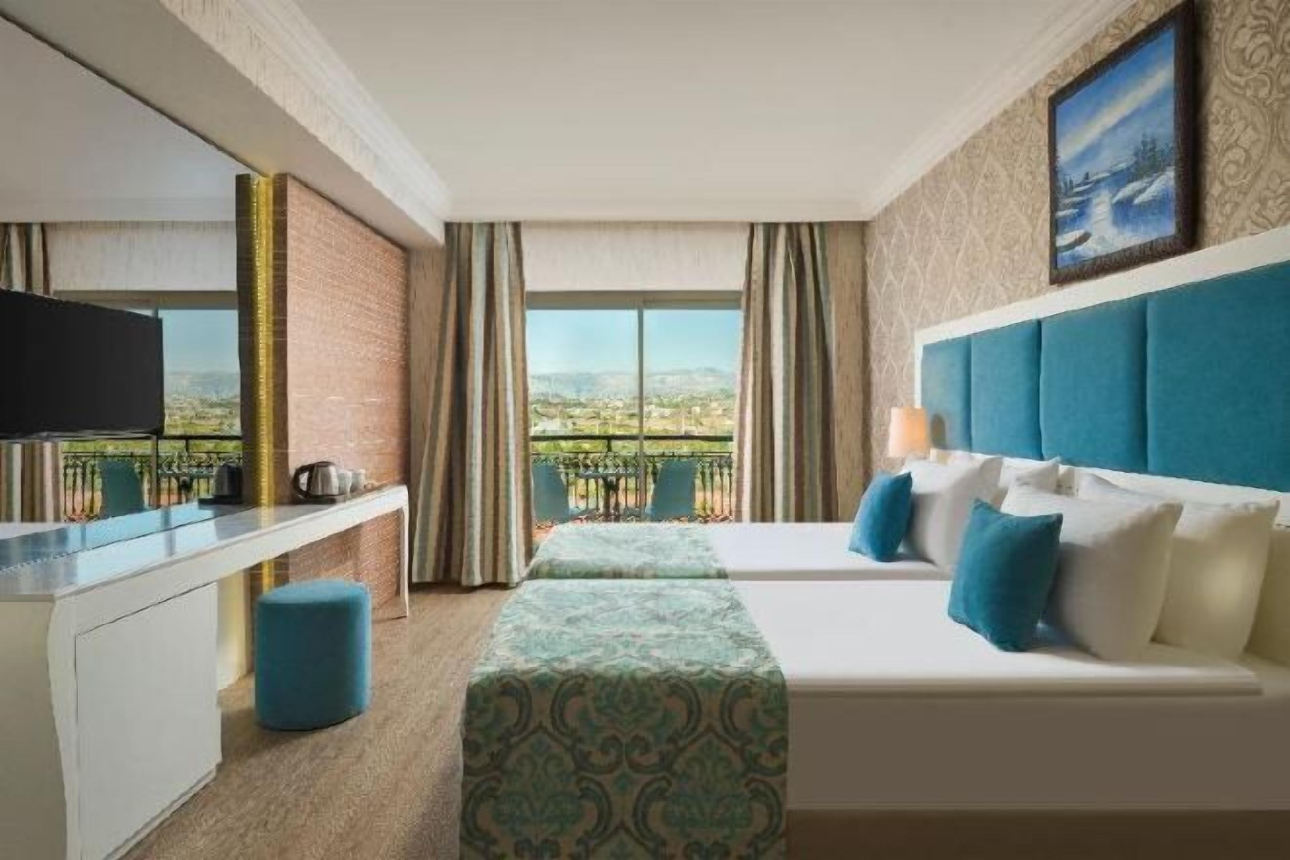 Minibar (inkludert), safe på rommet og individuelt dekorert