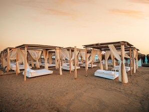 หาดส ่วนตัว, เก้าอี้อาบแดด, ร่มชายหาด, ผ้าเช็ดตัวชายหาด