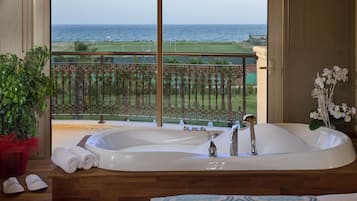 Premium Suite | Jetted tub