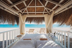 Private beach, sun-loungers, beach umbrellas, beach towels