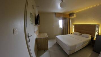 In-room safe, soundproofing, free WiFi, bed sheets