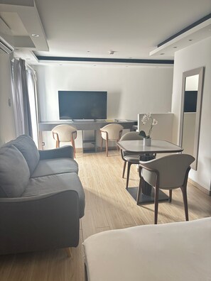 Superior Studio | Living area - Hotel Select (Saint-Denis)