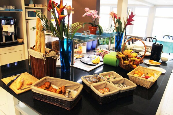Daily buffet breakfast (EUR 12.90 per person)