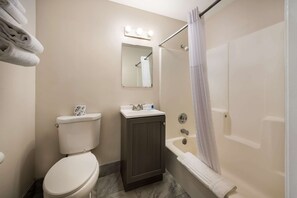 Chambre Standard, 2 grands lits, non-fumeur | Bureau, accès au Wi-Fi (inclus), literie fournie