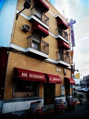 Front of property - Hostal El Emigrante (Dos Hermanas)