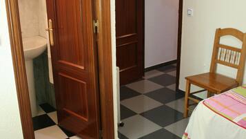Double or Twin Room | Blackout curtains, free WiFi