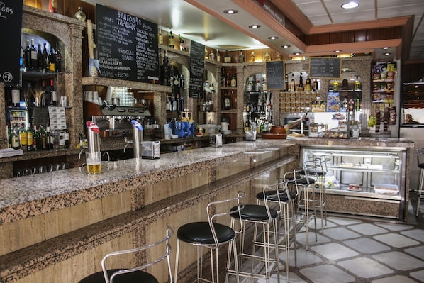 Bar (on property) - Hostal El Emigrante (Dos Hermanas)