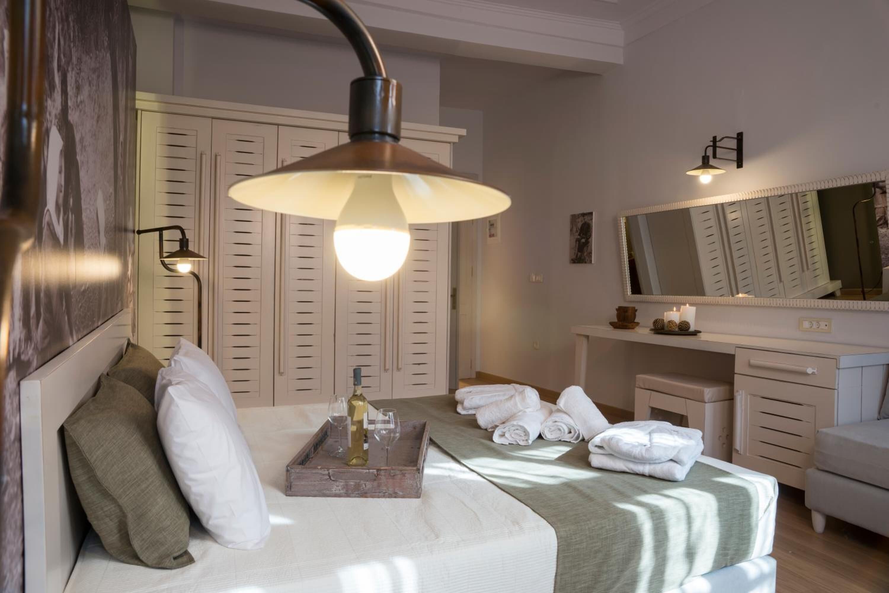 Down comforters, in-room safe, desk, soundproofing