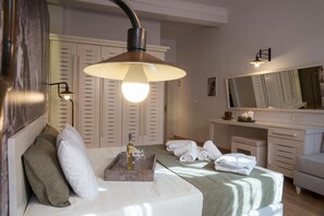 羽絨被、客房內保險箱、書桌、隔音