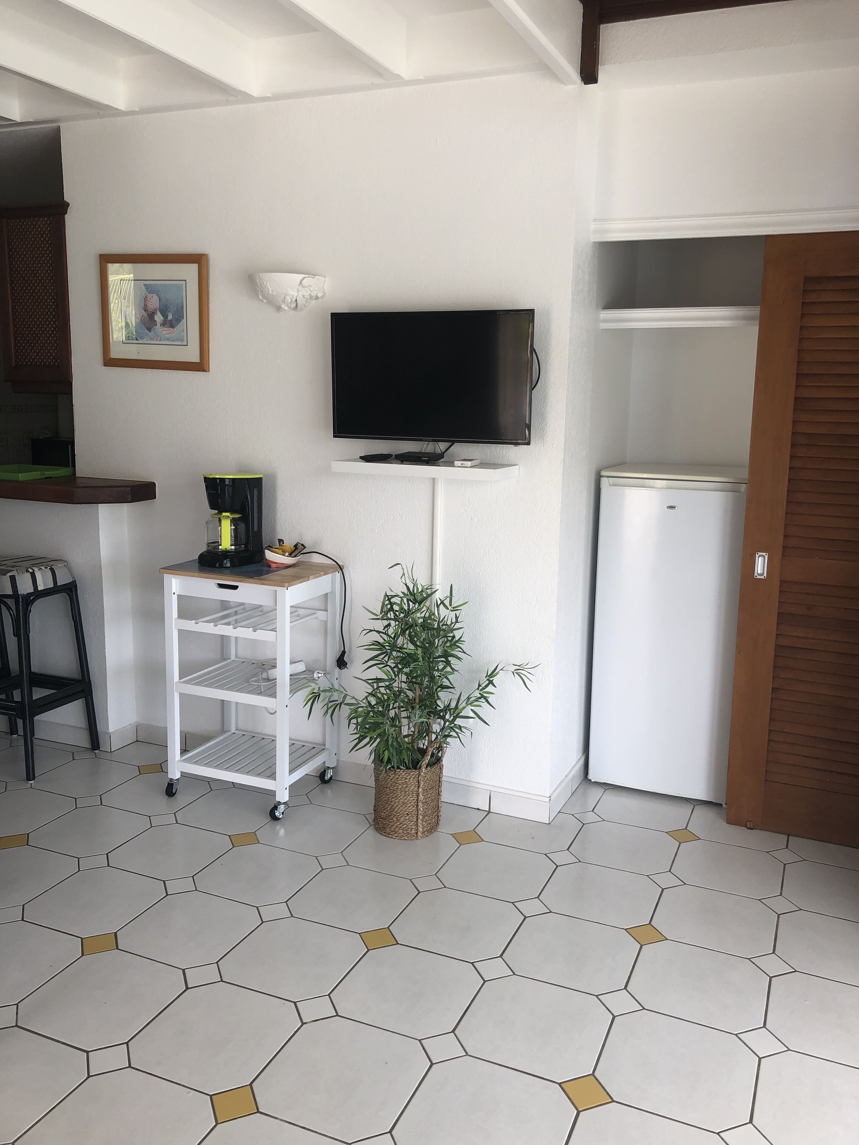 deluxe apartment, 2 bedrooms, terrace, sea view | living area | 55-inch flat-screen tv with cable channels, tv